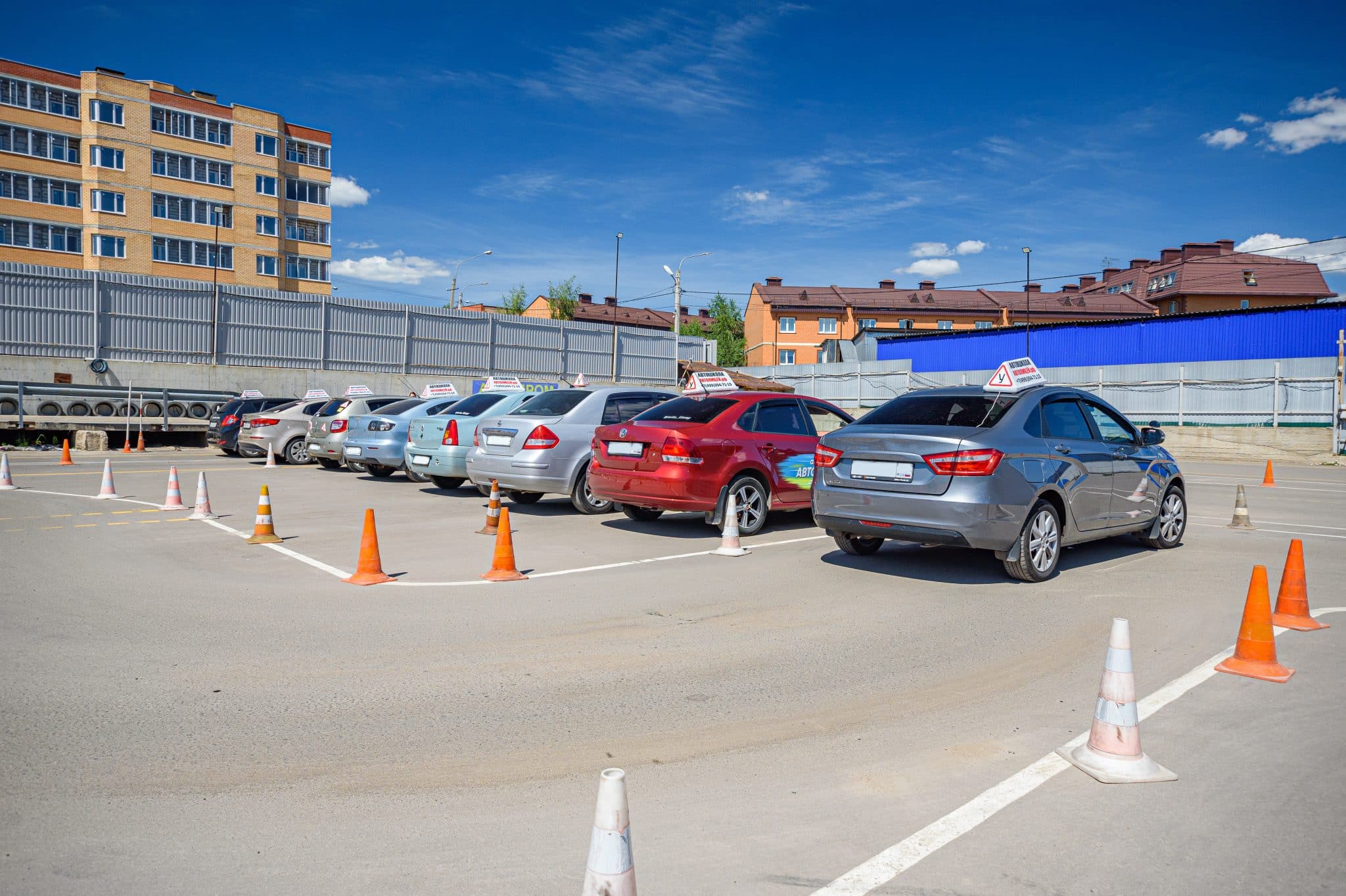 АВТОШКОЛА В ДОЛГОПРУДНОМ Автолицей - обучение вождению на категории А, B